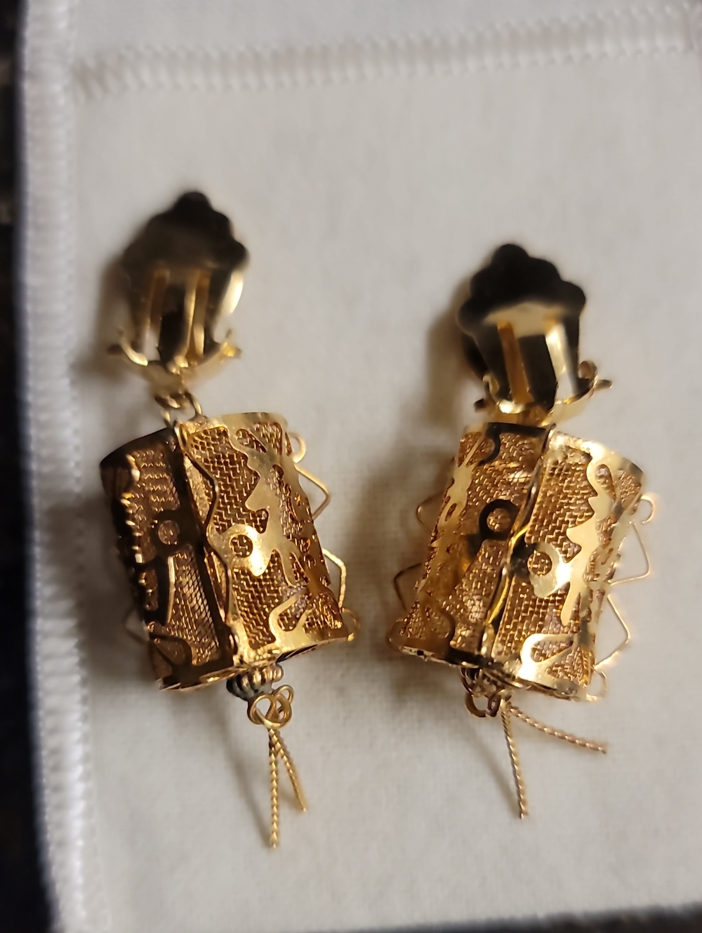 Vintage Gold-Tone Filigree Clip-On Drop Earrings